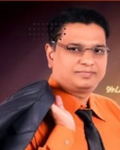 Sir Faisal Arif, Physics teacher