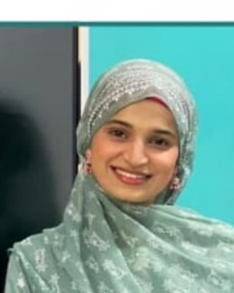 Maryam Aslam, English teacher
