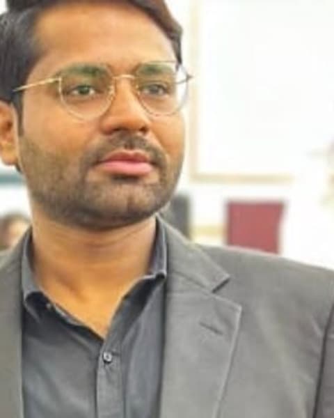 Zohaib Hassan, Chemistry teacher